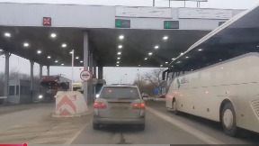 Bez saobraćaja na prelazu Rača
